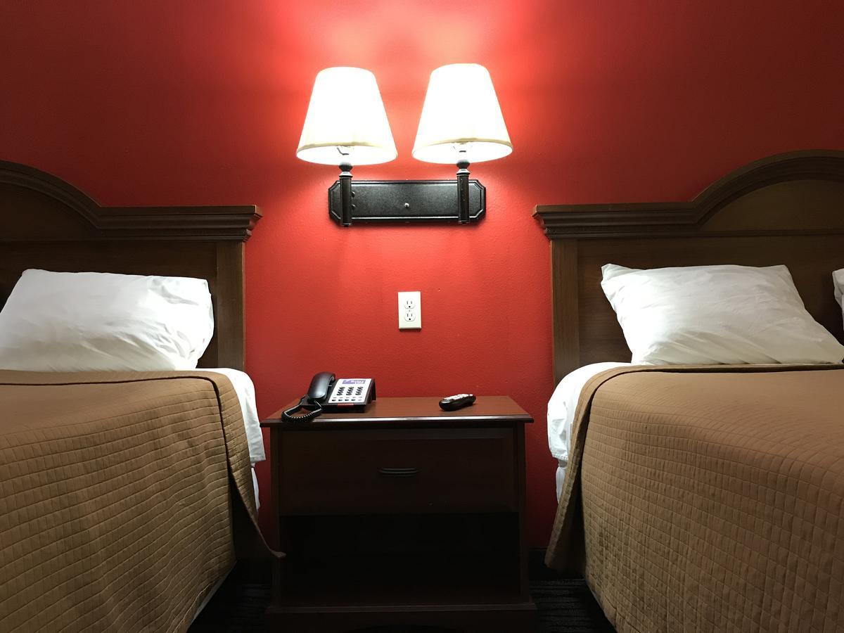 Relax Inn McRae Bagian luar foto